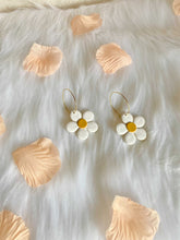 Load image into Gallery viewer, Daisy Hoops