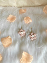 Load image into Gallery viewer, Daisy Hoops