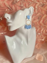 Load image into Gallery viewer, Zoë Dangles