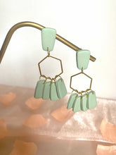 Load image into Gallery viewer, Zoë Dangles