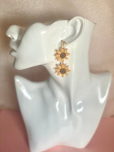 Load image into Gallery viewer, Daisy Dangles