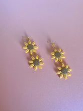Load image into Gallery viewer, Daisy Dangles