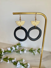 Load image into Gallery viewer, Penelope Abstract Hoops
